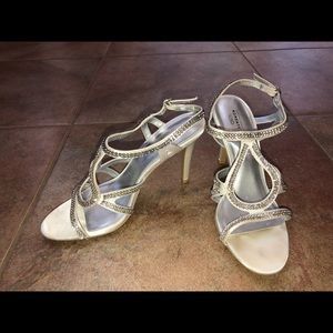 Unforgettable Moments silver heels